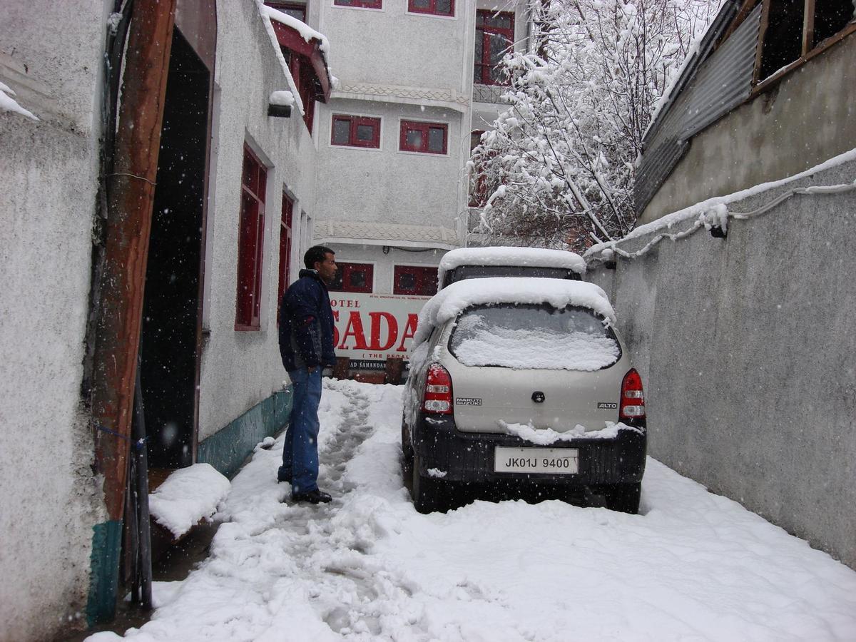 Hotel Sadaf Srīnagar Exterior foto